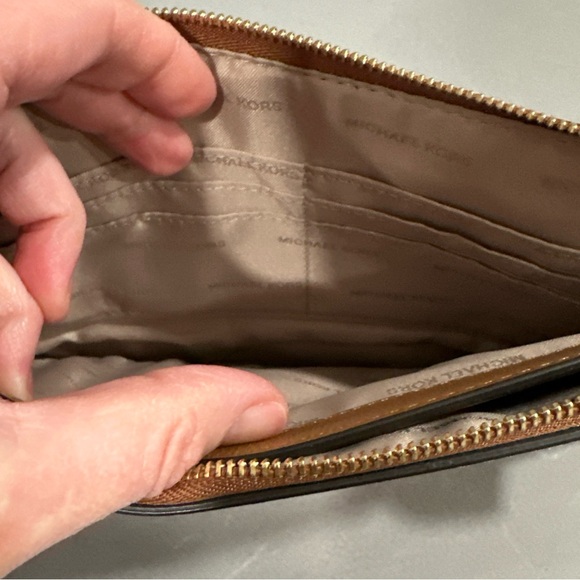 Michael Kors Center Stripe Daniela Large Wristlet Wallet Handbag Acorn NEW - Picture 4 of 4